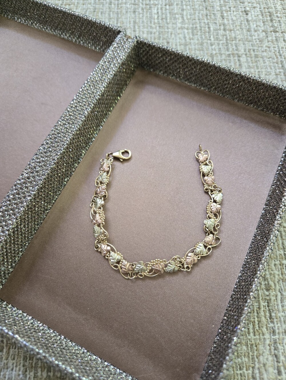 Black Hills Gold 10k Two-Tone Leaf Vine Bracelet - Picture 7 of 11